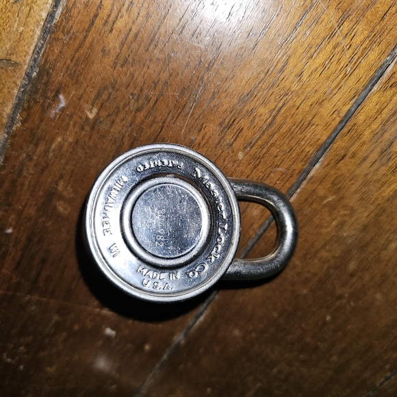 Combination Master Lock Red - Picture 3 of 3